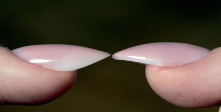 Boczne krawędzie stylizowanych paznokci
